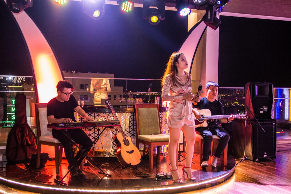 ÂM THANH – ÁNH SÁNG KHÔNG CHỈ LÀ THIẾT BỊ… MÀ LÀ TRÁI TIM CỦA SÂN KHẤU!