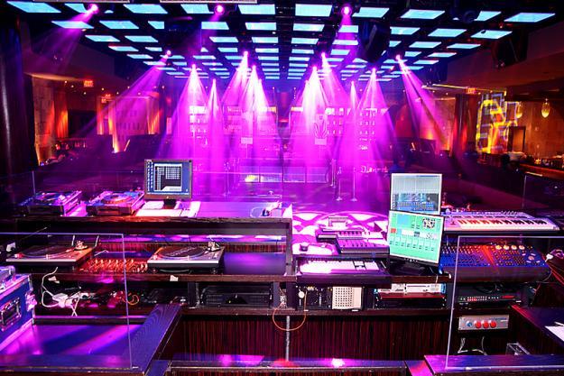 Giải pháp hệ thống âm thanh ánh sáng cho quán bar chuyên nghiệp Giải pháp hệ thống âm thanh ánh sáng cho quán bar chuyên nghiệp